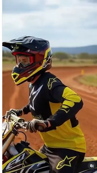 Fotograma del reel Casco Alpinestars de LC Motoparts