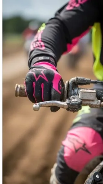 Fotograma del reel Off road para ellas de LC Motoparts